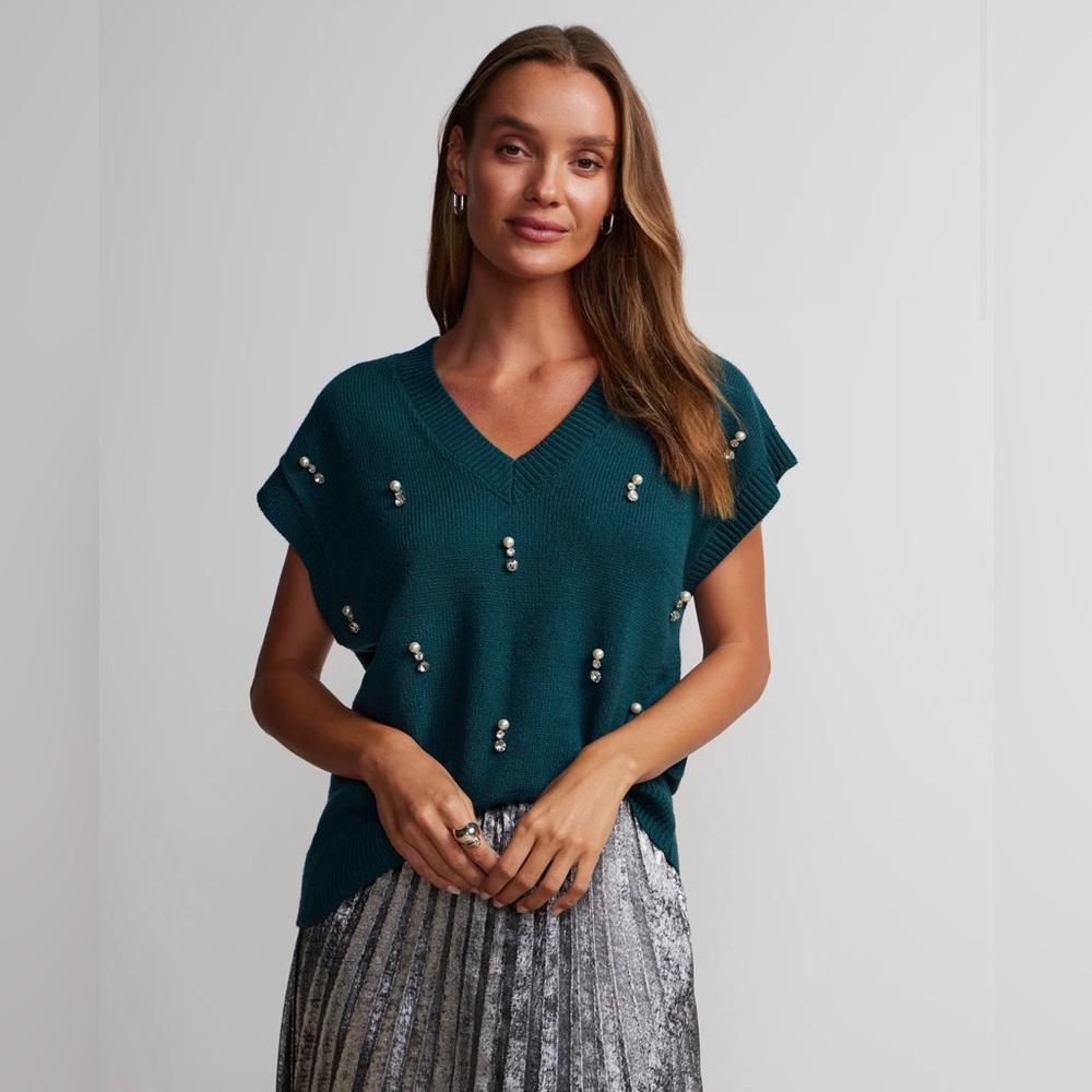 🛍️NWT XL Blue Topaz Short Sleeve Crystal Embellished V Neck Pullover